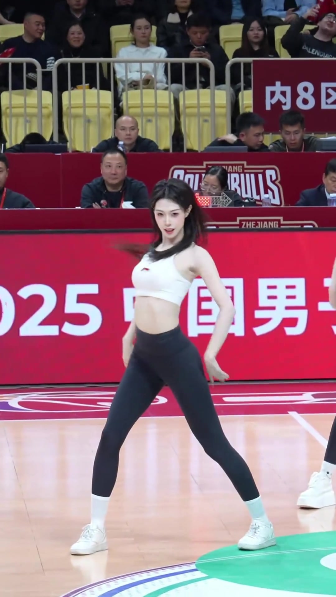 单就这个背影还拿不下你吗？